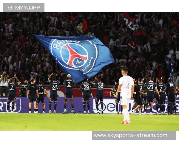 意甲大战尤文图斯狂胜巴黎圣日耳曼红牌事件引发全场热议与转会传闻